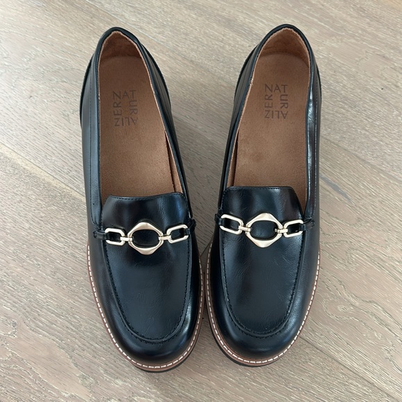 Naturalizer Cabaret-O Lug Sole Loafer - Picture 10 of 11